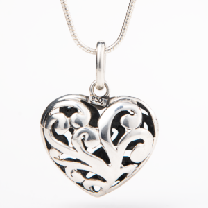 kya Heart Necklace