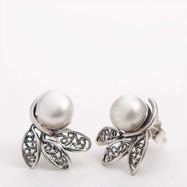 Pearl post earrings