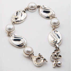 Peruvian Delight .950 sterling silver Pearl Wave Link Bracelet with five sculptural wave links alternating with freshwater pearls and lobster clasp, front view
