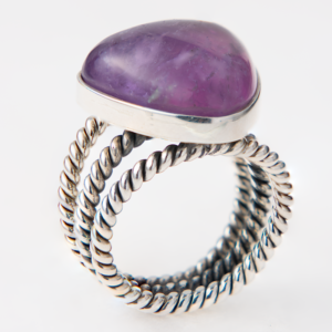 Peruvian Delight .950 sterling silver Amethyst Double Rope Statement Ring with raw pale lavender amethyst cabochon bezel-set above double hand-twisted rope band, front view